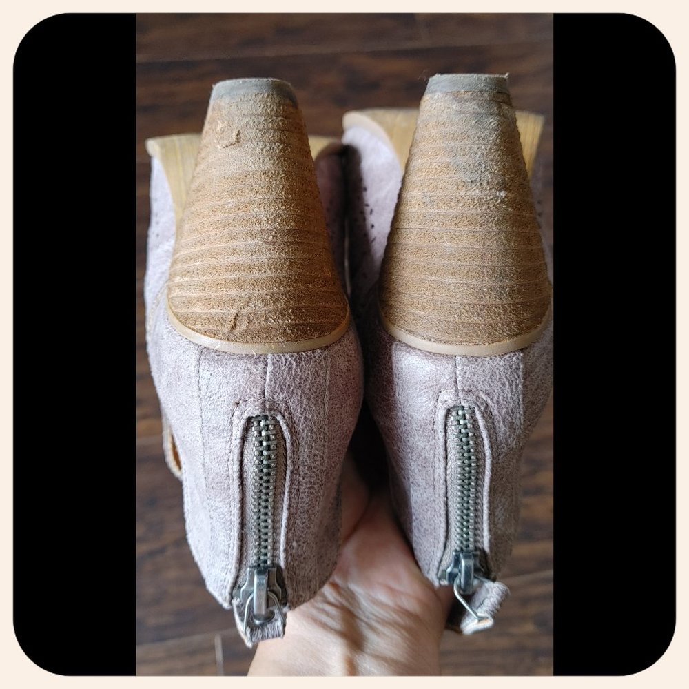 NOT RATED FOOTWEAR || Ankle Boot (SIZE 6.5) - Picture 7 of 7
